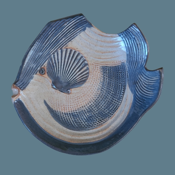 *Vintage B.L.C Studio Pottery Fish Shaped Bowl/Platters Shell Embossed Fish Set - Picture 3 of 5